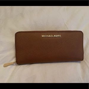 Michael Kors Large Wallet (Color: Luggage)